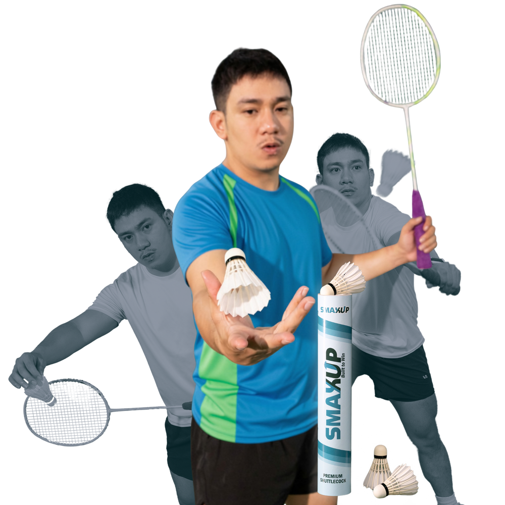 Badminton athlete presenting SmaxUp feather shuttlecocks